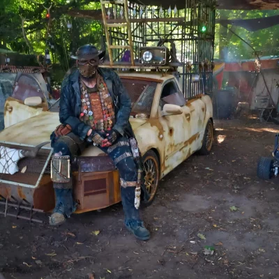 Annotopia: Mann auf Auto