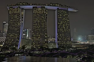 Hotel Bay Sands in Singapur bei Nacht